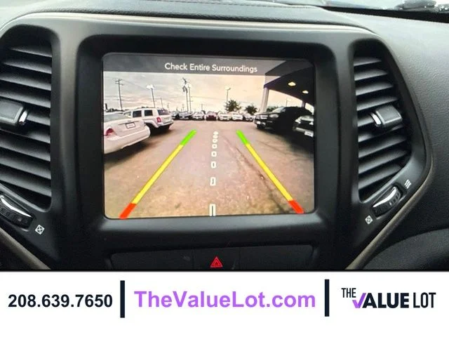 Used 2016 Red Jeep Latitude image 16