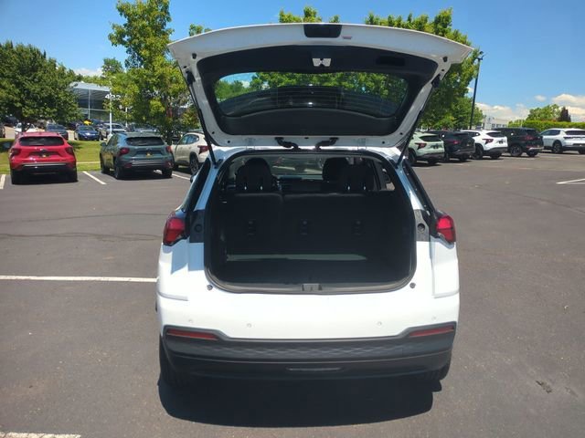 New 2027 Summit White Chevrolet LT image 27