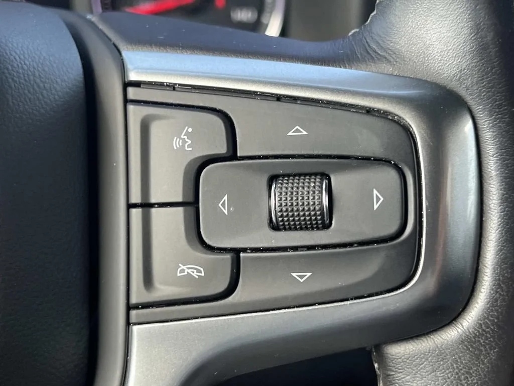 Used 2020 SHADOW GRAY METALLIC Chevrolet RST image 24