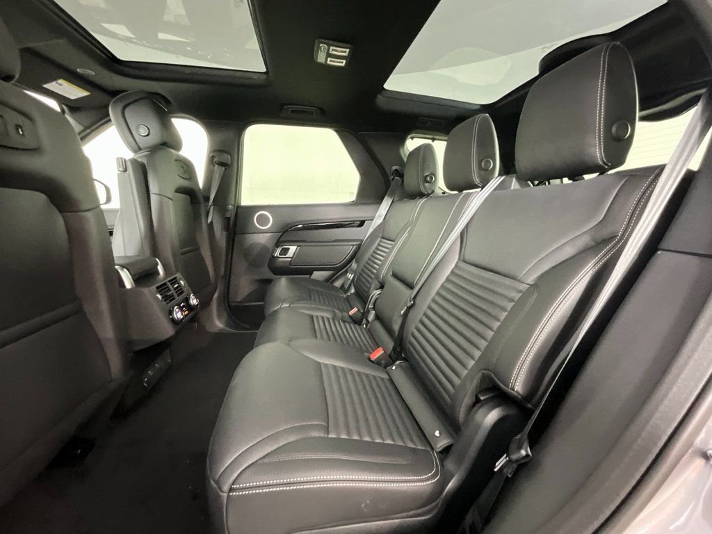 2026 Land Rover Discovery S - Photo 5