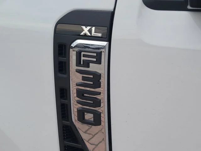 New 2026 Oxford White Ford XL image 9