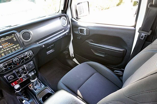 Used 2023 White Jeep Rubicon 4xe image 22