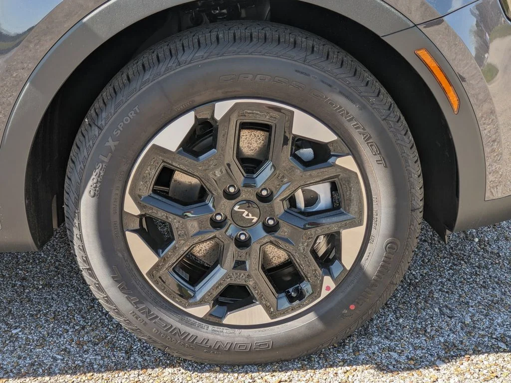 2025 Kia Sorento S - Photo 11