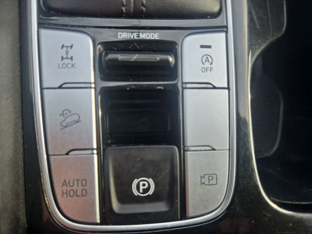 Used 2022 Shimmering Silver Hyundai SE image 47
