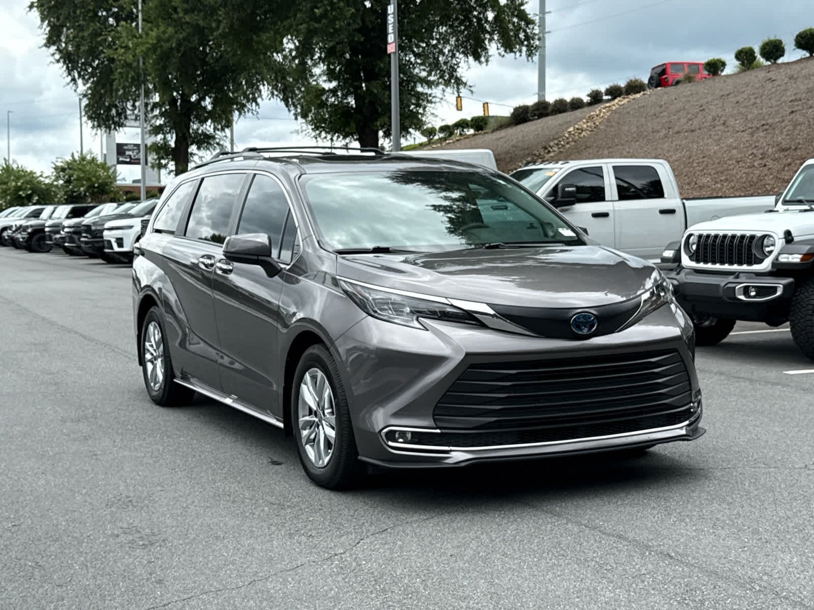 Used 2024 Predawn Gray Mica Toyota XLE image 7