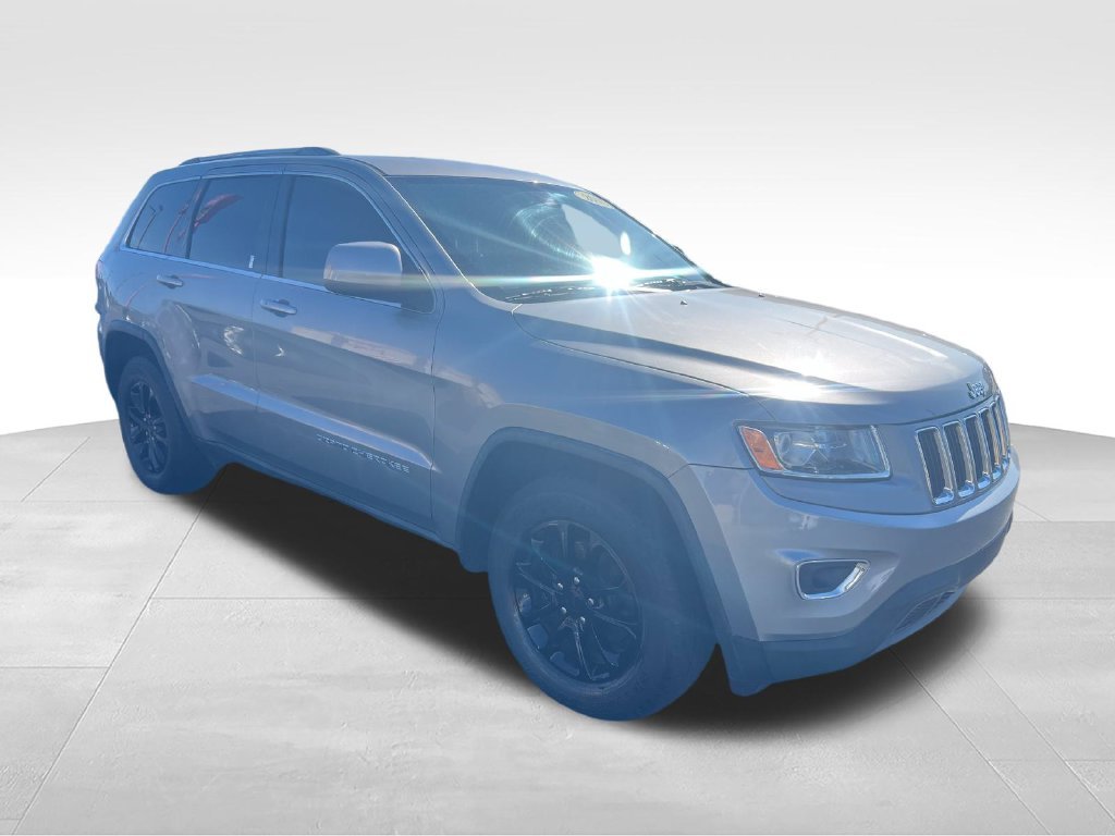 Used 2015 Silver Jeep Laredo image 8