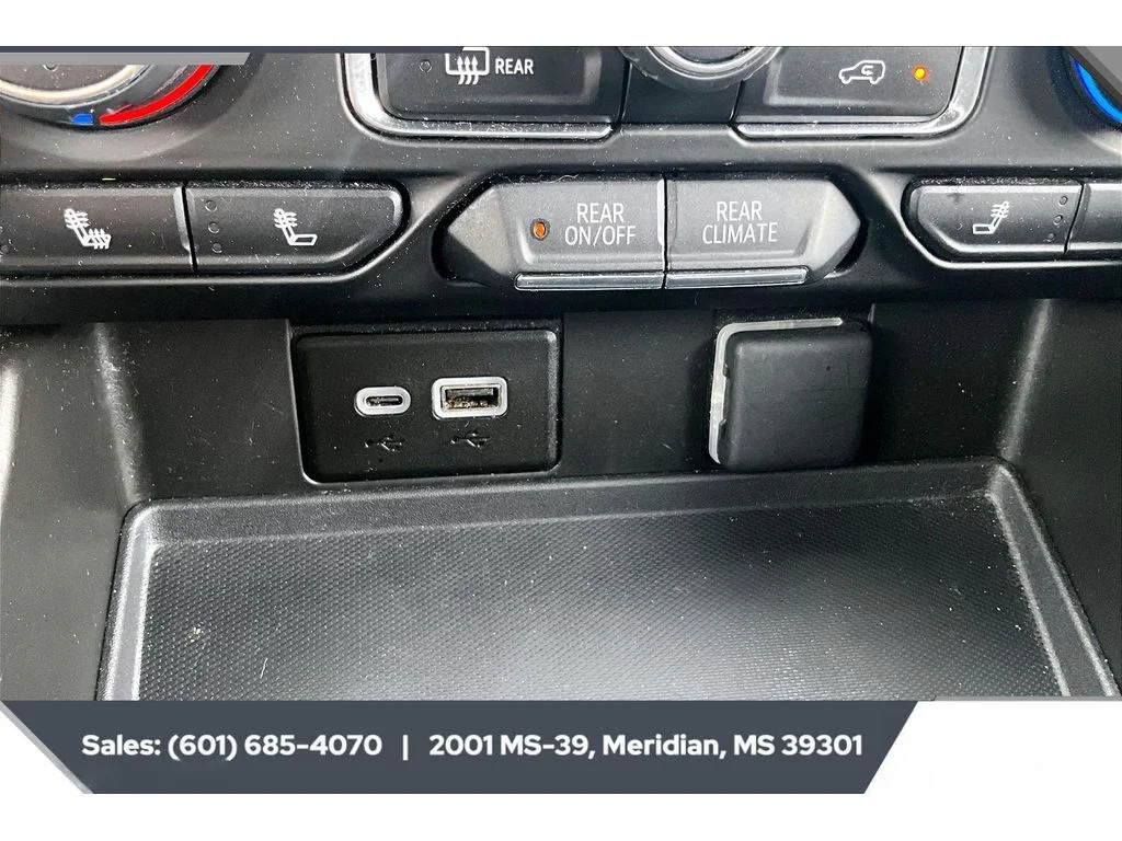 Used 2024 Summit White Chevrolet LT image 24