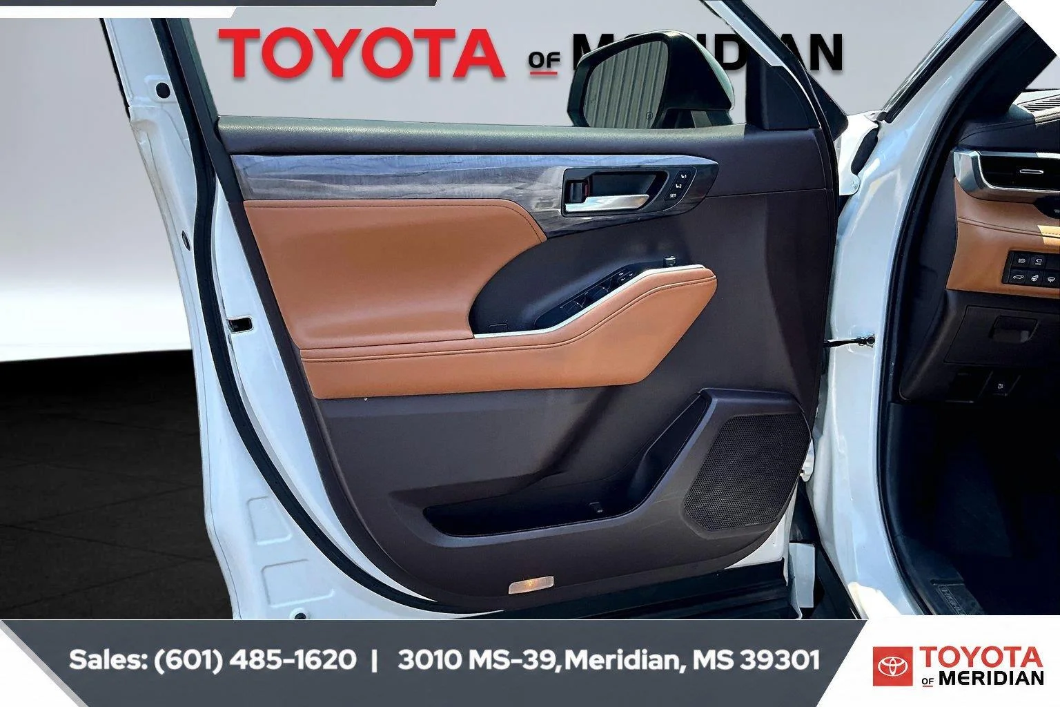 Used 2022 Wind Chill Pearl Toyota Platinum image 17