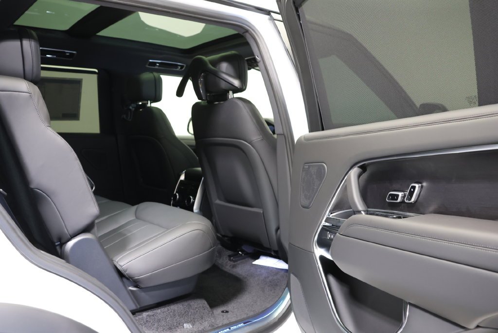 New 2027 Fuji White Land Rover SE image 43