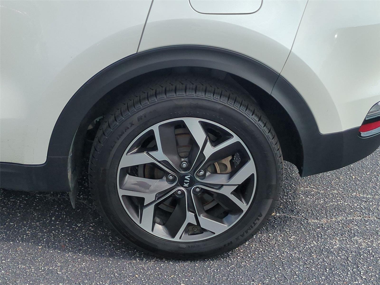Used 2022 Snow White Pearl Kia EX image 11