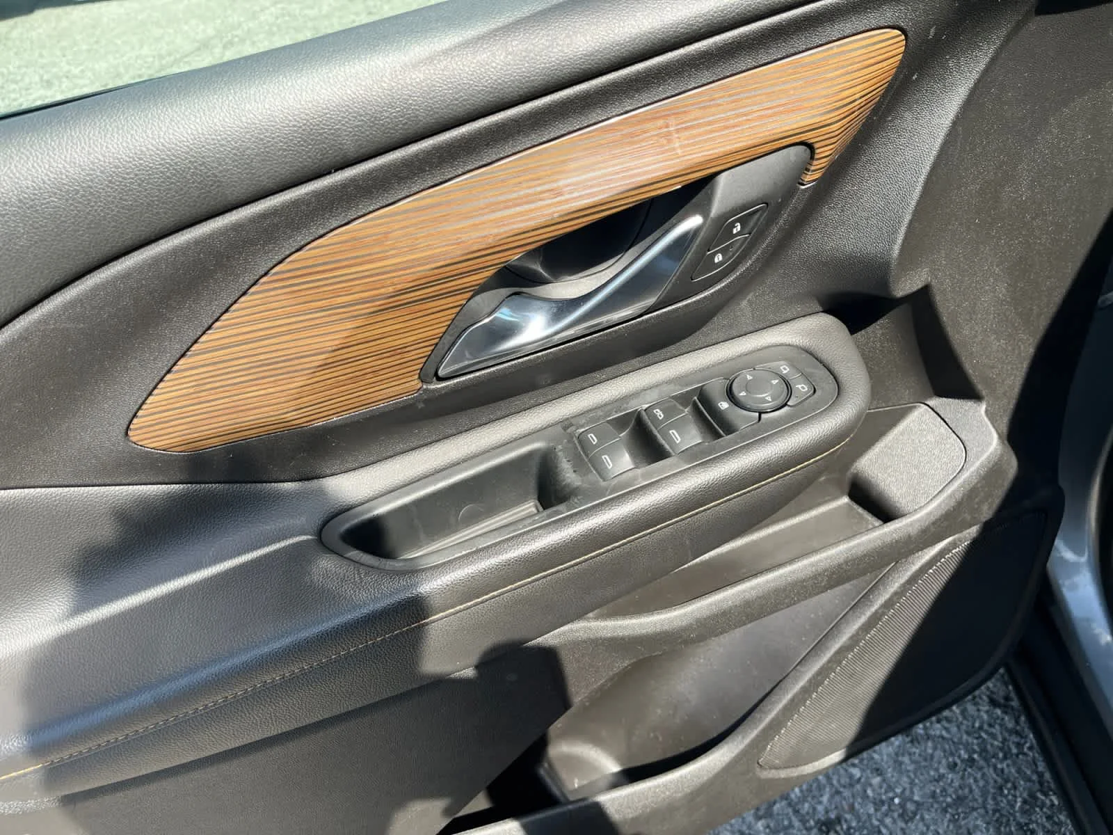 Used 2018 Satin Steel Metallic GMC SLE image 11