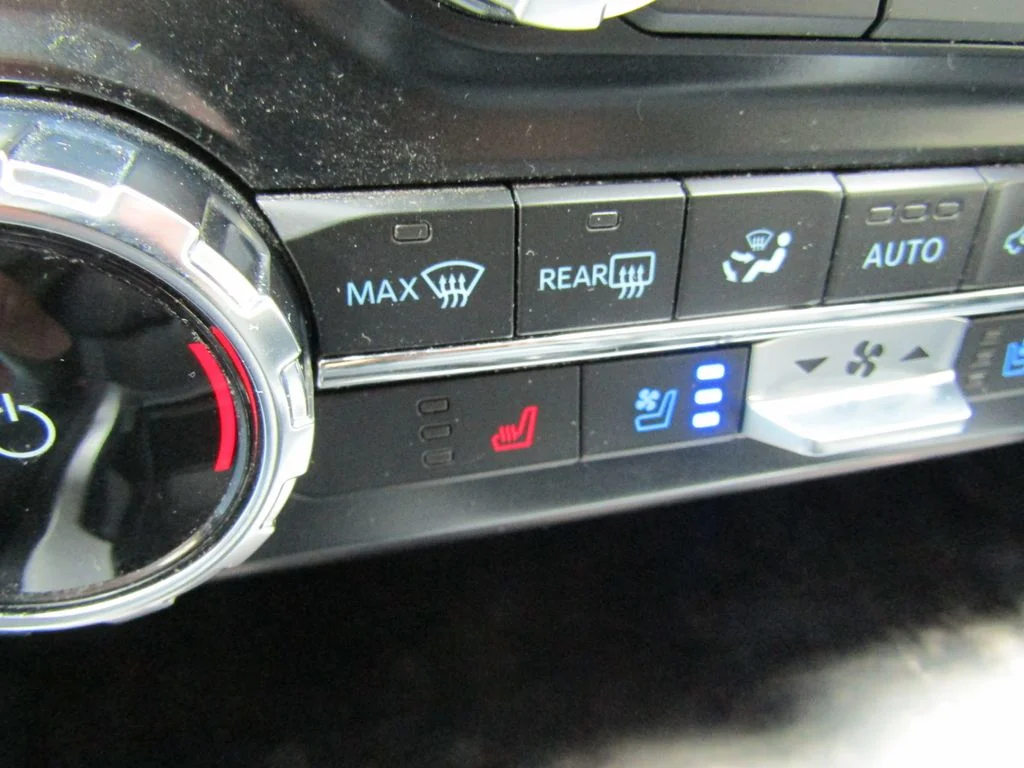 Used 2024 Gray Metallic Ford Lariat image 17