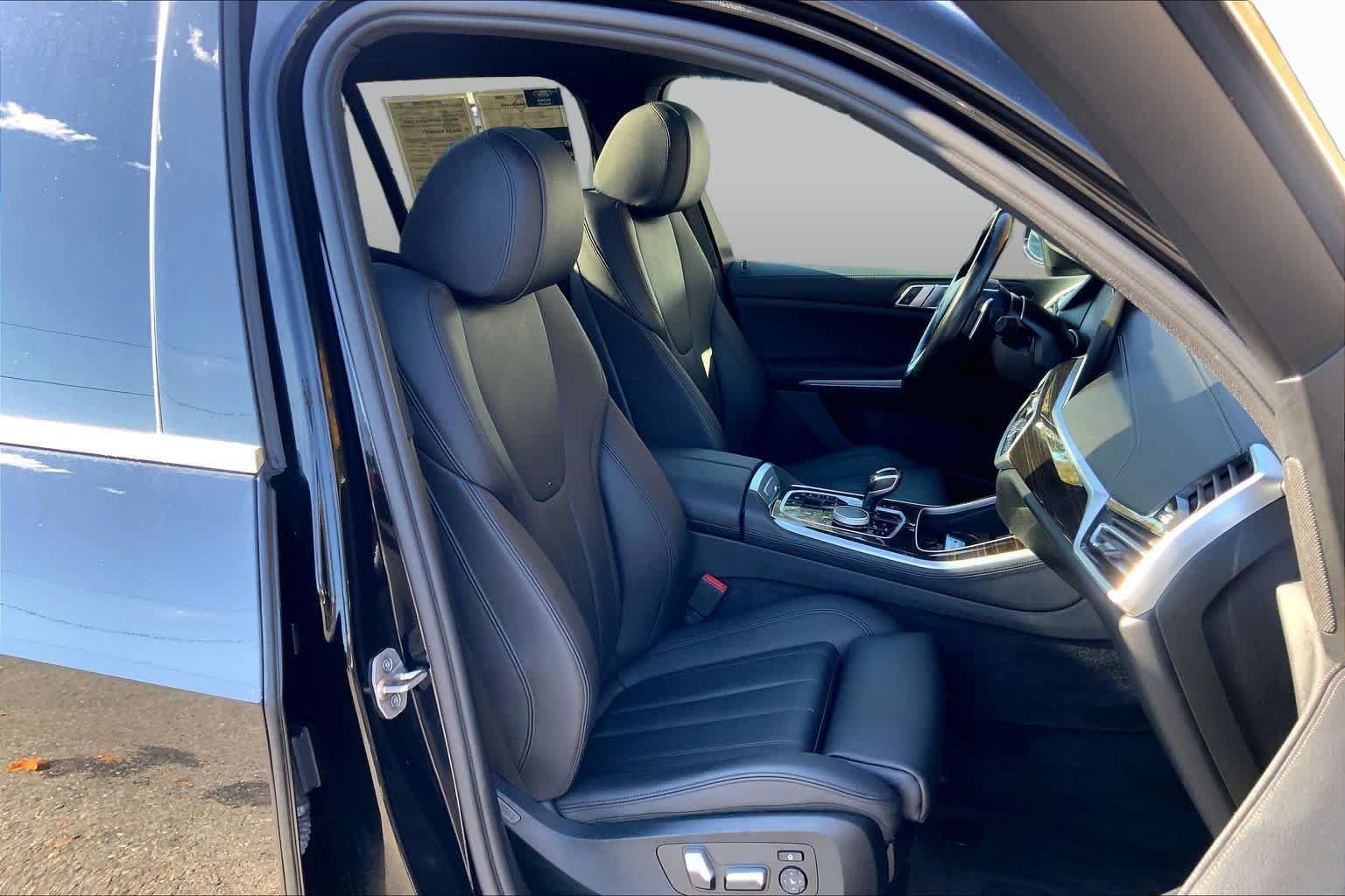 Certified Used 2021 Jet Black BMW xDrive40i image 7