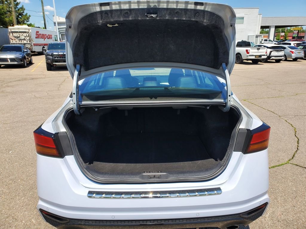 Used 2023 GRAY SKY PEARL Nissan 2.5 SR image 9