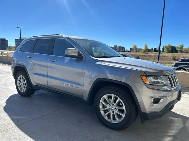 Used 2015 Silver Jeep Laredo image 2