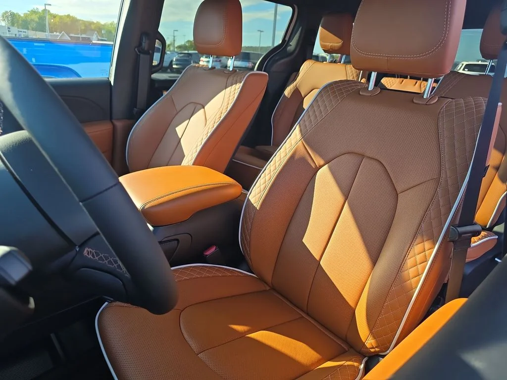 2026 Chrysler Pacifica Pinnacle - Photo 11