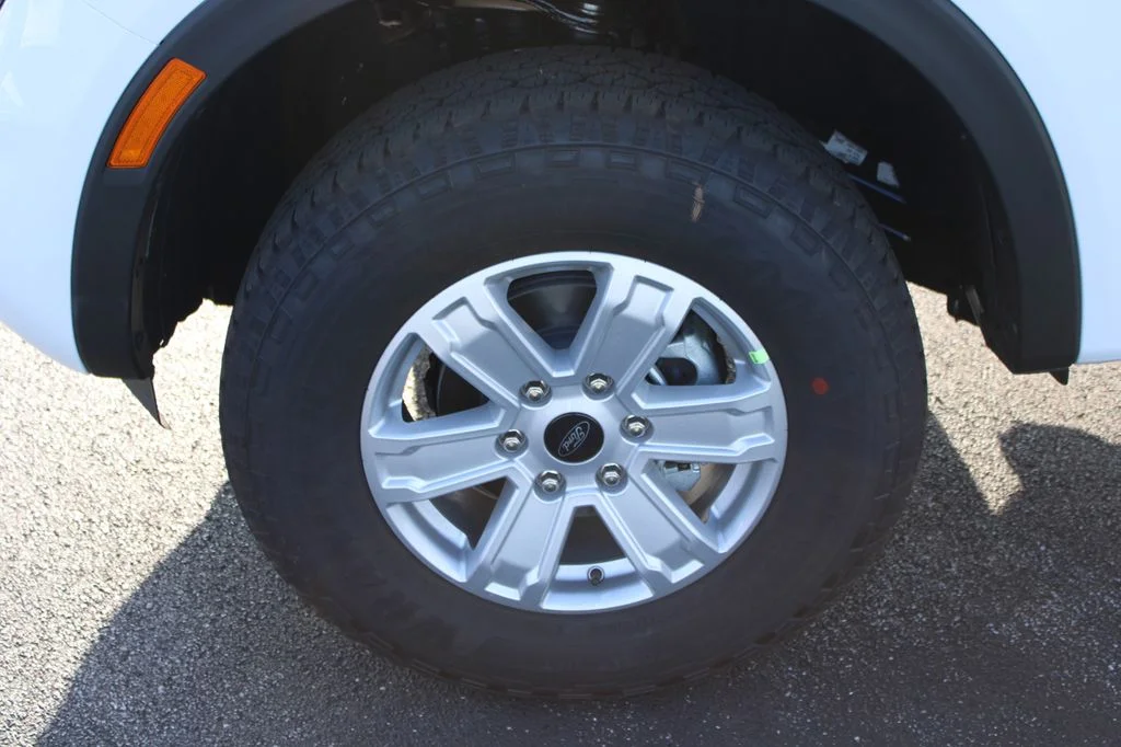 New 2026 Oxford White Ford XL image 6