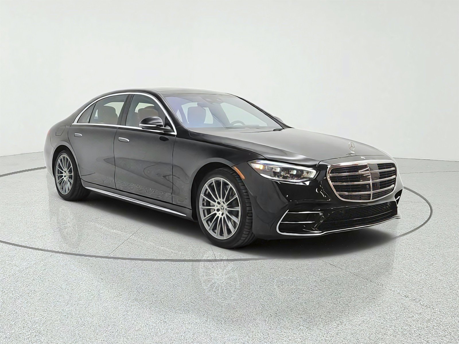 Certified Used 2024 Obsidian Black Metallic Mercedes-Benz S 580e 4MATIC® Sedan image 3