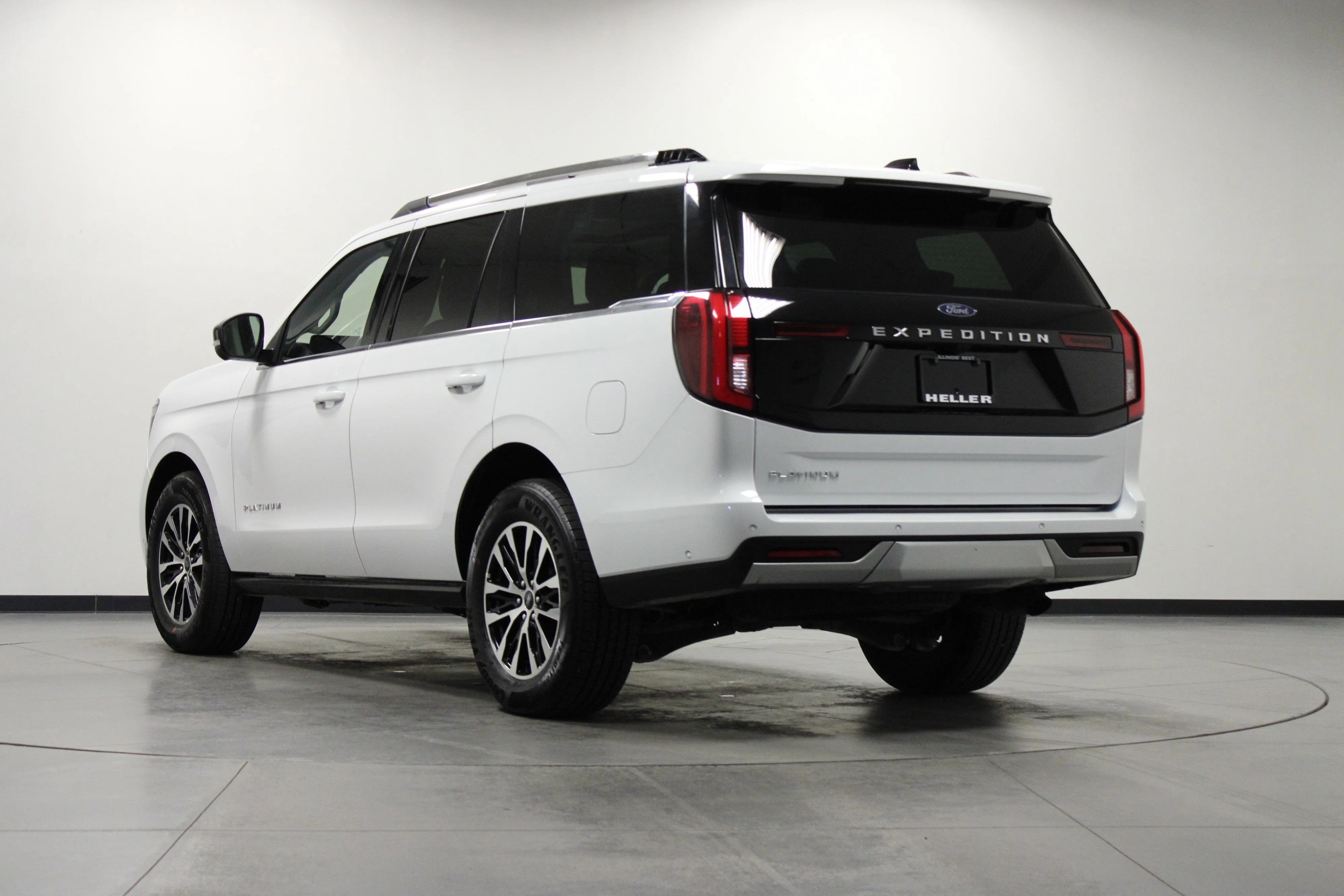 Used 2025 Oxford White Ford Platinum image 6