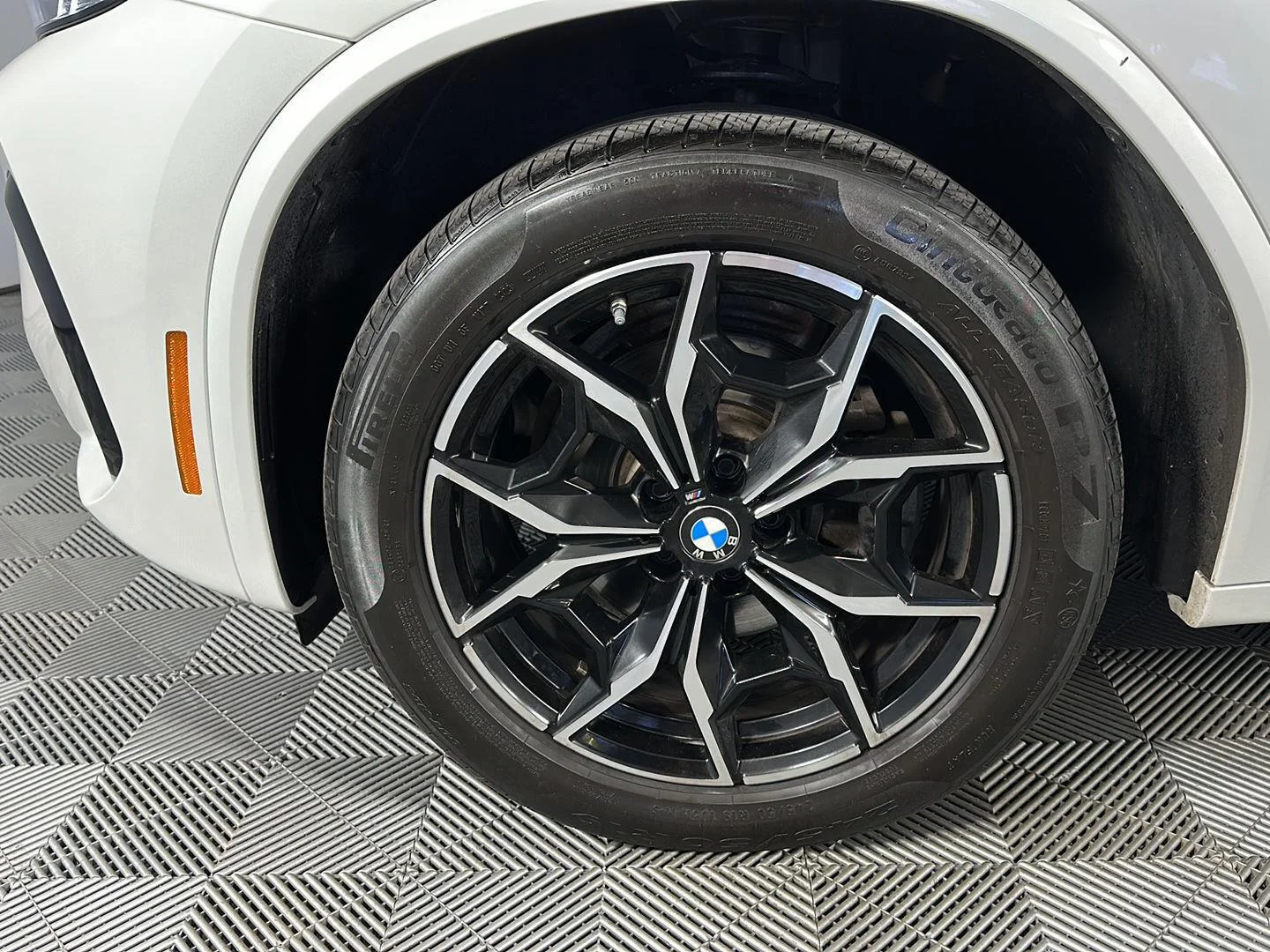 Used 2024 Mineral White Metallic BMW xDrive30i image 5