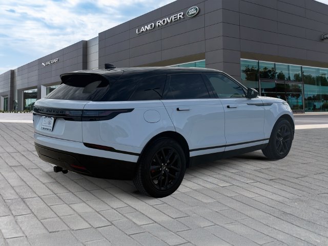Used 2024  Land Rover Dynamic SE image 5