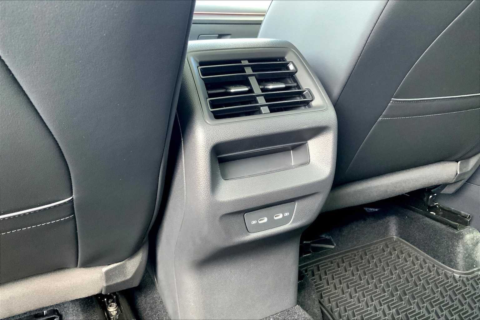 2025 Volkswagen Tiguan SE - Photo 20