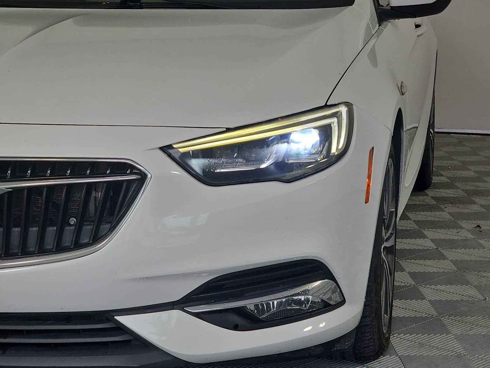 Used 2018 White Buick Essence image 26