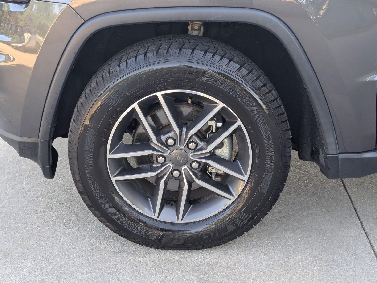 Used 2020 Granite Crystal Metallic Clearcoat Jeep Limited image 10