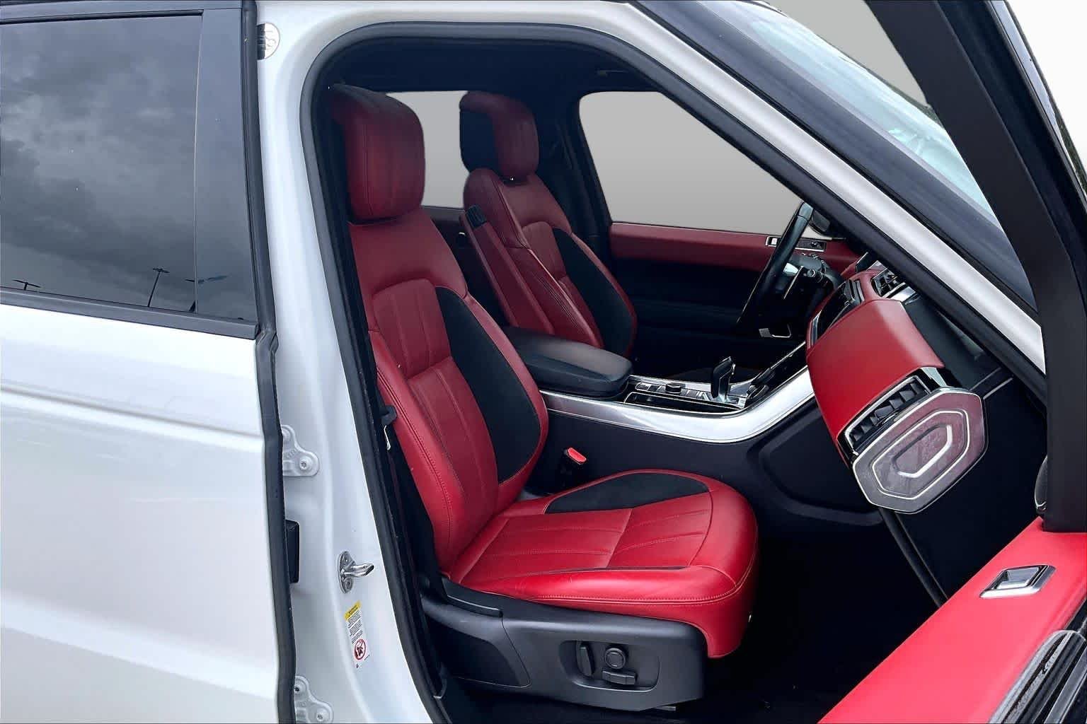 Used 2021 Fuji White Land Rover HSE Dynamic image 9