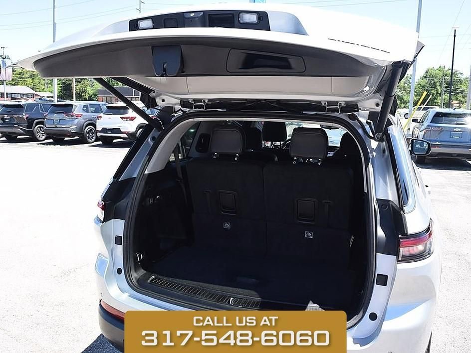 Used 2023 Silver Zynith Jeep Limited image 22