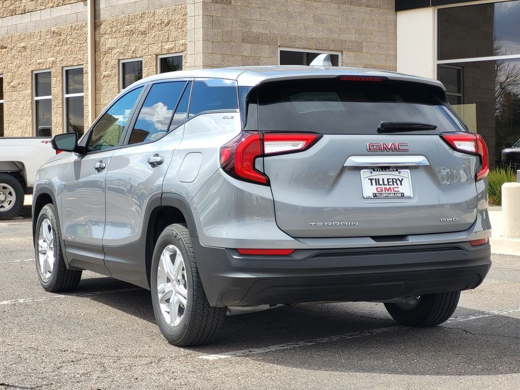 Used 2024 Sterling Metallic GMC SLE image 5