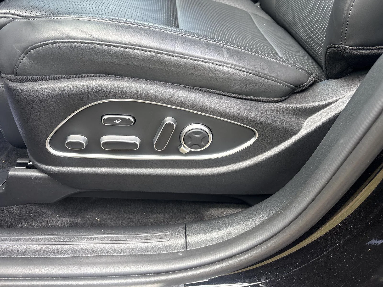 Used 2026 Abyss Black Pearl Hyundai Calligraphy image 16