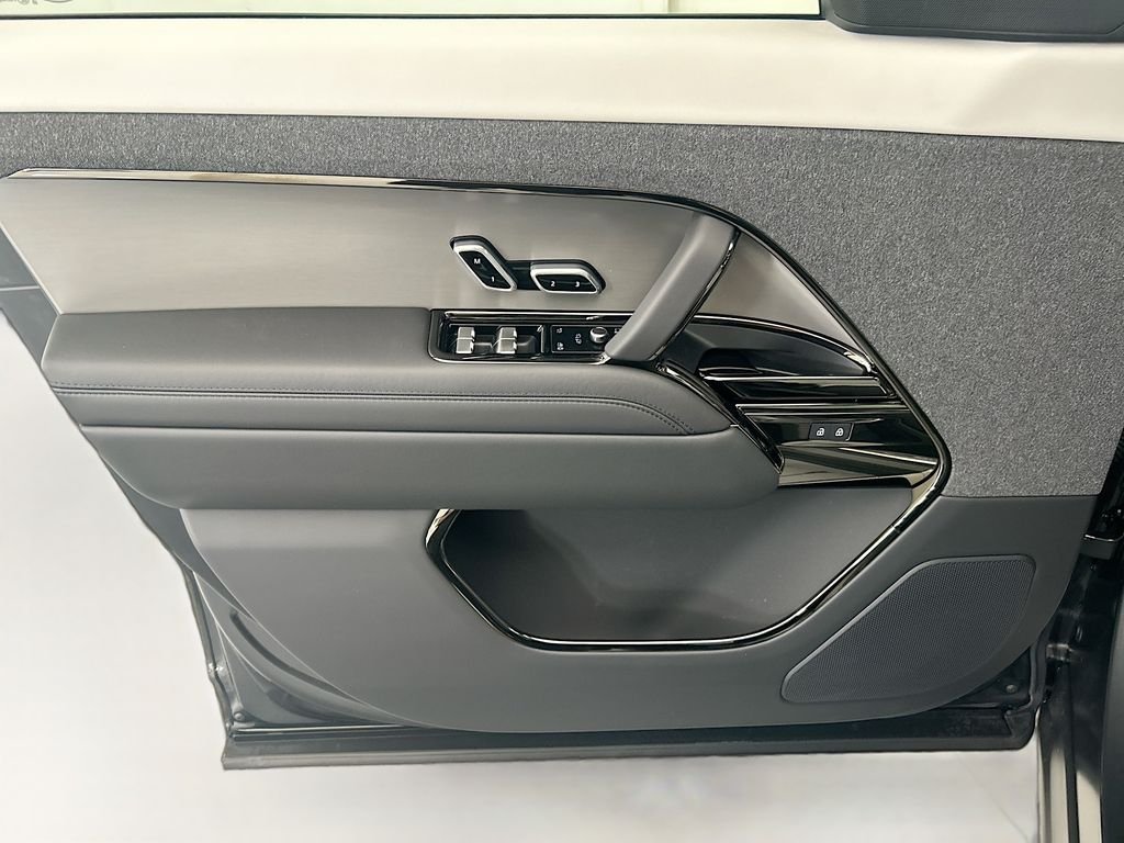 New 2026 Carpathian Grey Land Rover Dynamic SE image 23