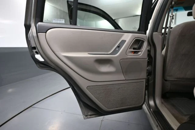 Used 1999 Gray Jeep Laredo image 29