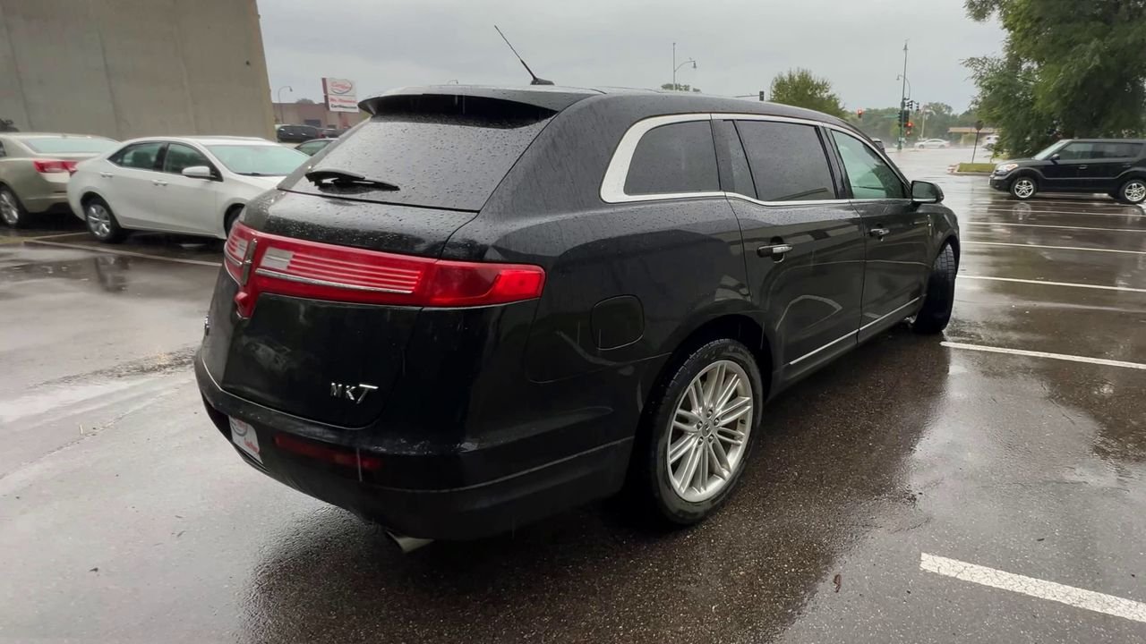 2019 Lincoln MKT Reserve photo 3