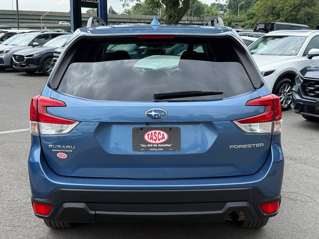 Used 2023 Horizon Blue Pearl Subaru Premium image 9
