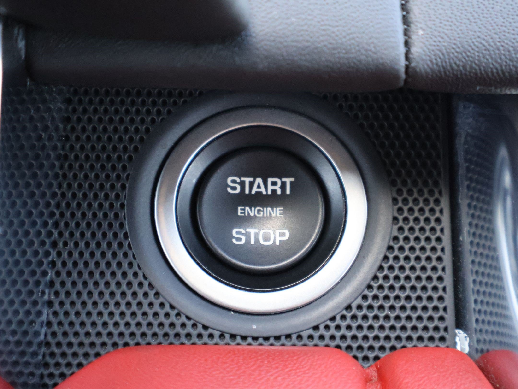 Used 2022 Firenze Red Metallic Land Rover SVR image 21