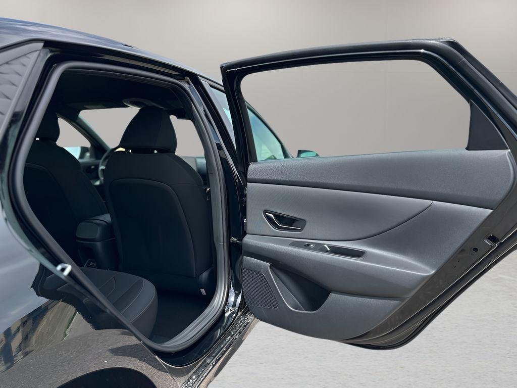 2025 Hyundai Elantra Blue - Photo 23