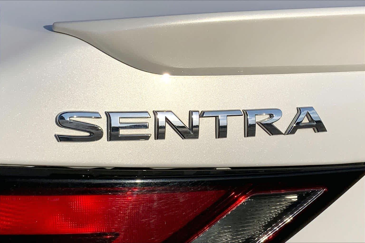Used 2025 Aspen White Tricoat/Super Black Nissan SR image 31