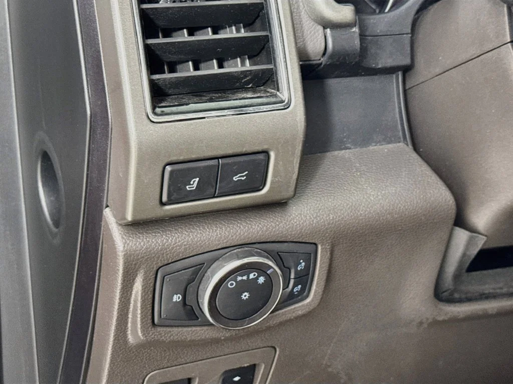 Used 2019 Ruby Red Metallic Ford XLT image 12