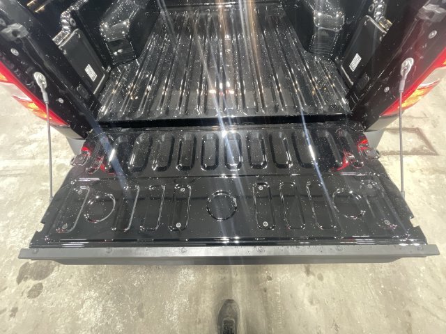 New 2026 Shadow Black Ford XL image 25