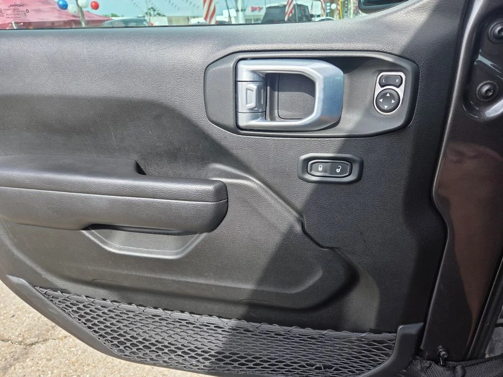 Used 2023 Gray Jeep Sport S image 18