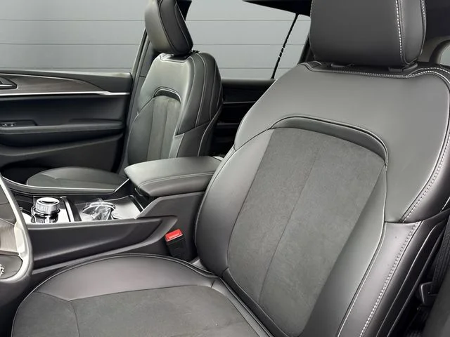 New 2026 Diamond Black Crystal Pearl-Coat Exterior Paint Jeep Altitude image 20