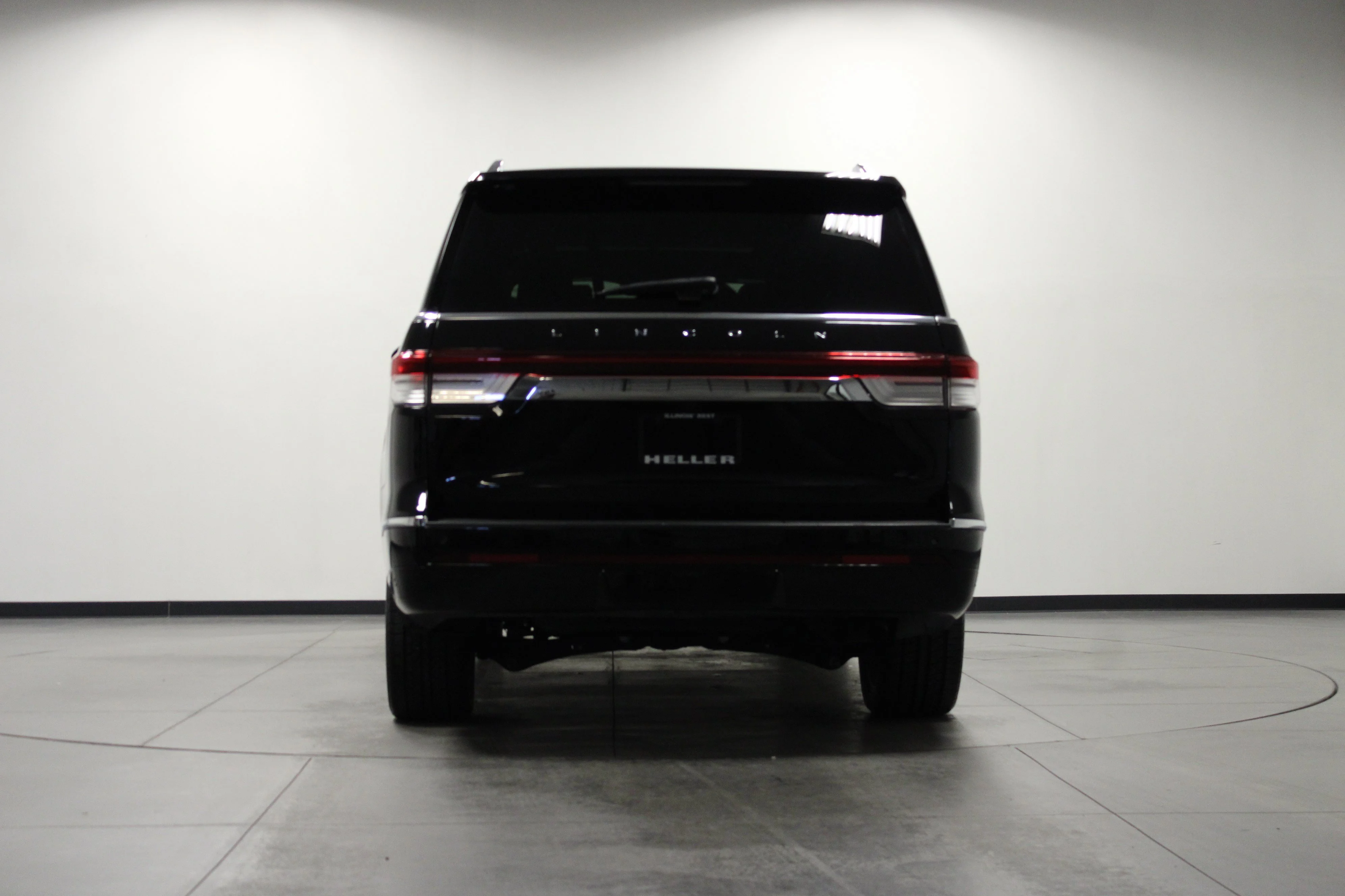 Used 2024 Black Metallic Lincoln Premiere image 5