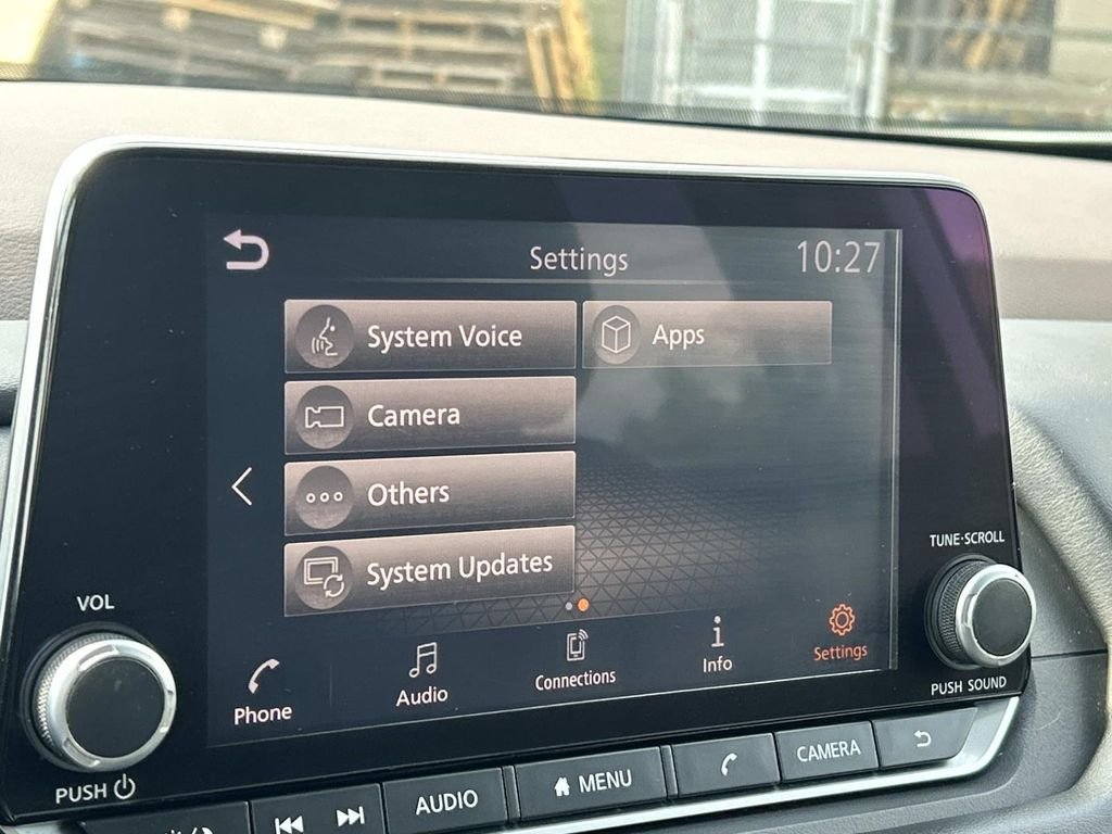 Used 2022 White Nissan SV image 31