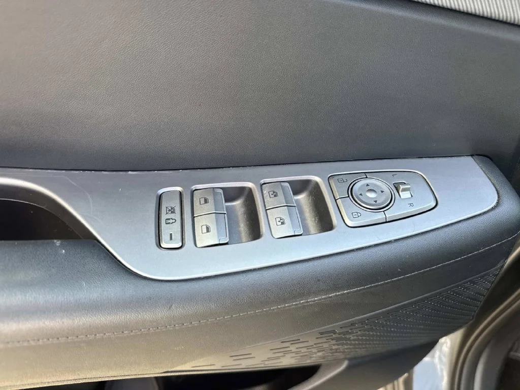Used 2025 Gray Hyundai SEL image 33