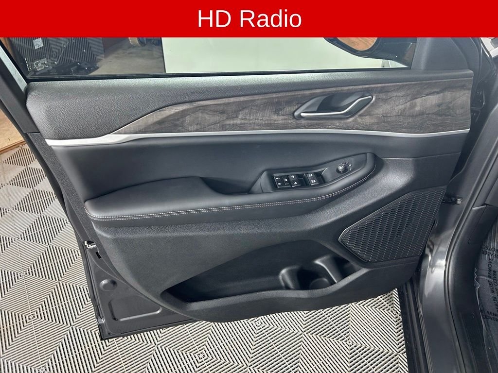 New 2026 Baltic Gray Metallic Clearcoat Jeep Altitude image 9