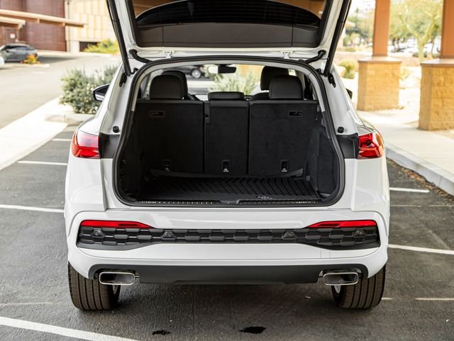 Used 2025 Glacier White Audi  image 22