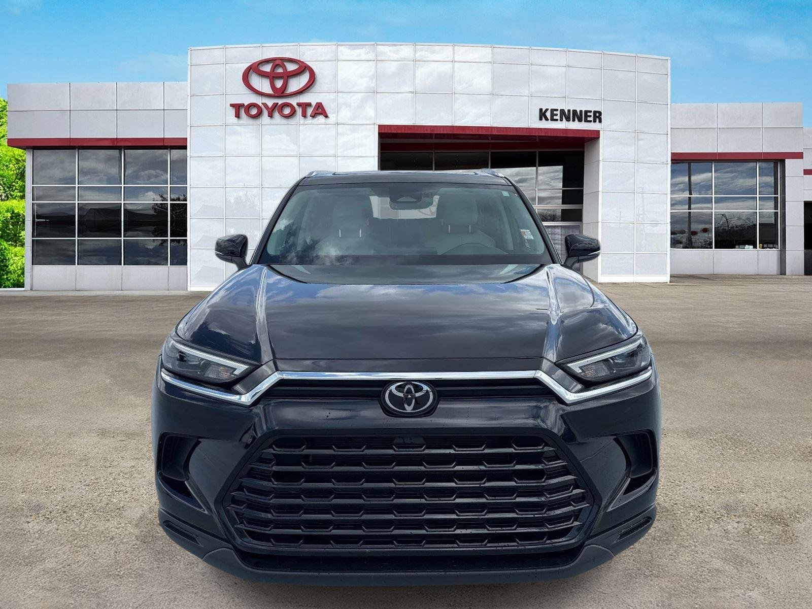 Used 2025 Midnight Black Metallic Toyota XLE image 2