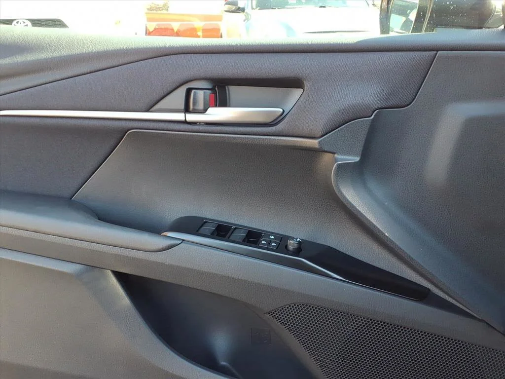 2026 Toyota Camry LE - Photo 14